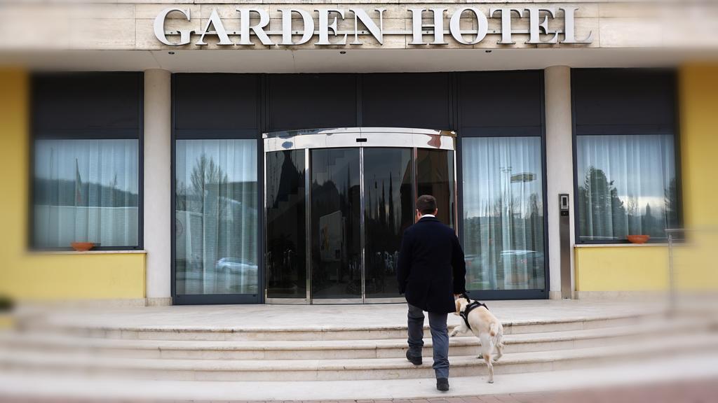 Garden Hotel อาเรซโซ ภายนอก รูปภาพ