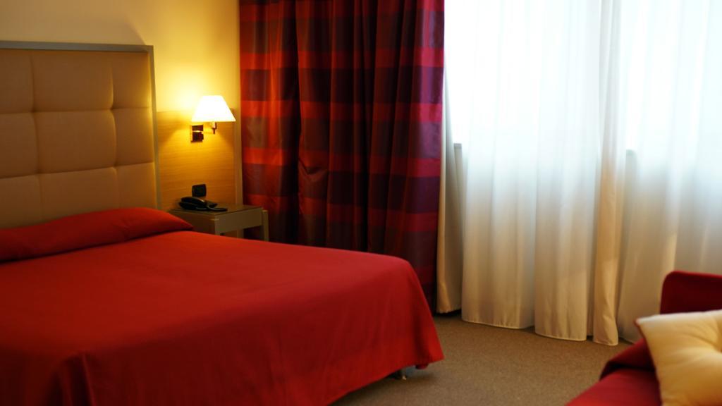 Garden Hotel อาเรซโซ ภายนอก รูปภาพ